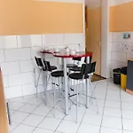 旅馆 &
