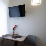 & * 布劳恩拉格