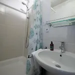旅馆 & *