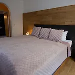 & 旅馆