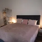旅馆 &